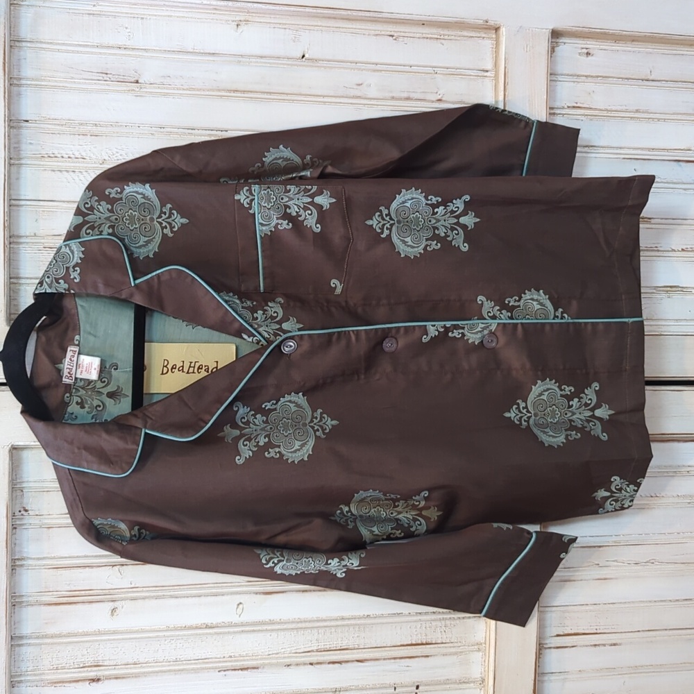 Bedhead, brown and teal fleur de lis pajama top. Med